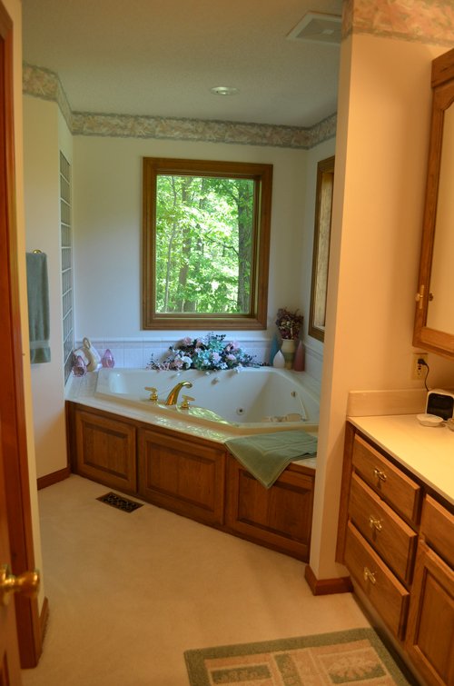 Property photo 4 - 21 Acre Modern Country Estate